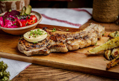 Tomahawk de Porc cu Garnitură
