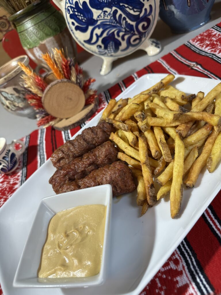 mici cu muștar si cartofi prajiti